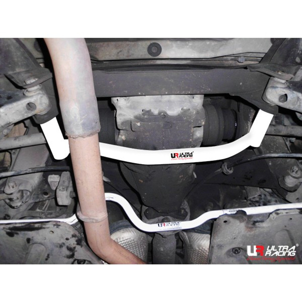 Ultra Racing - 2pt Rear Lower Brace - MERCEDES-BENZ C-CLASS (W203) 2001-2007 - UR-RL2-2049
