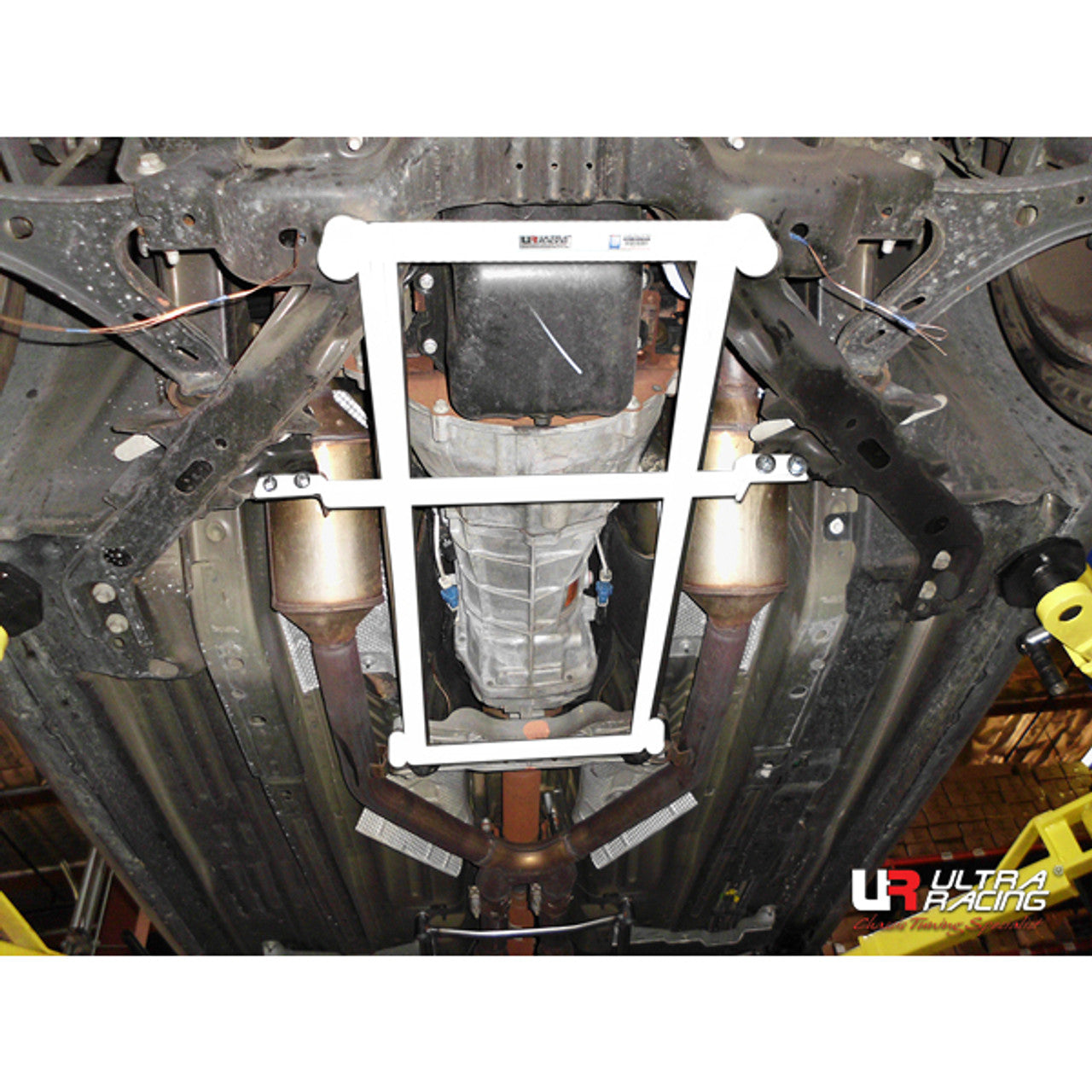 Ultra Racing - 4pt Front Lower Brace - FORD MUSTANG (S197) 2005-2014 - UR-LA4-3124
