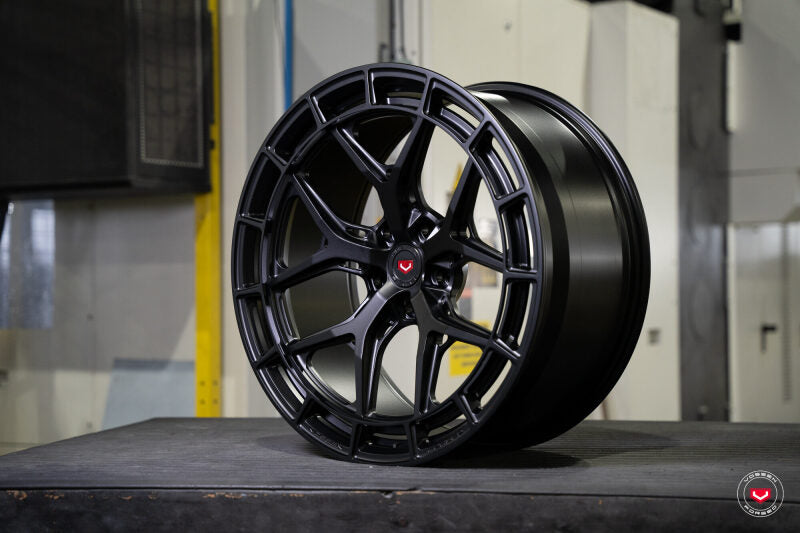 Vossen LC3-01 22x12 / 5x112 / ET30 / 66.56 - Satin Black Wheel - (24+ AMG GT Coupe - Rear)