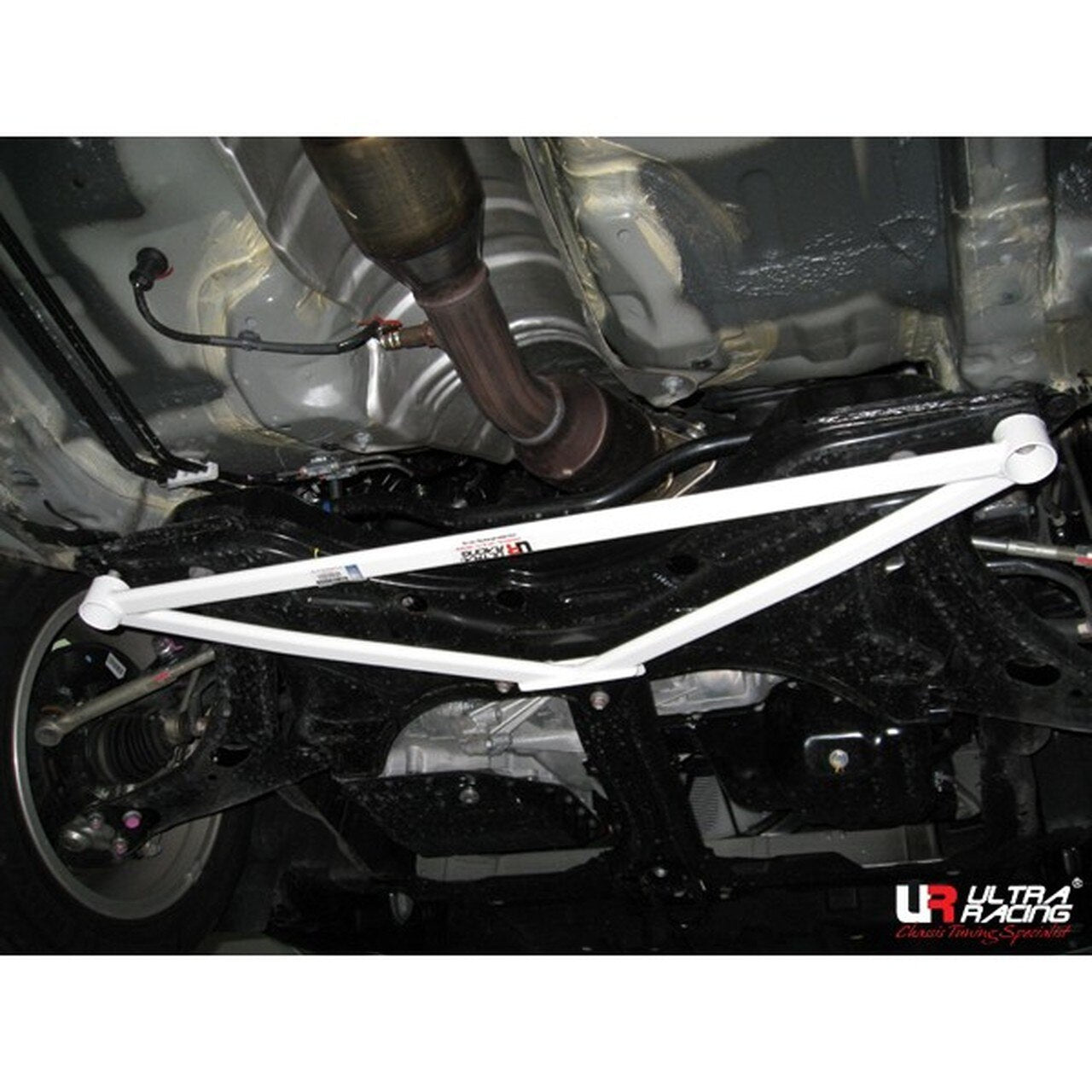 Ultra Racing - 3pt Front Lower Brace - 2003-19 Corolla - UR-LA3-153