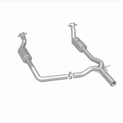 MagnaFlow 09-13 Ford E-350 Super Duty V10 6.8 OEM Underbody Direct Fit Catalytic Converter