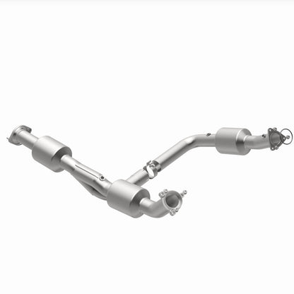 MagnaFlow 18-20 Chevrolet Express 2500 Single Underbody 4.3L Direct Fit Catalytic Converter
