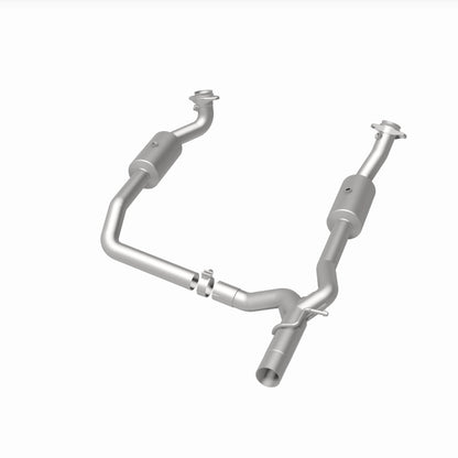 MagnaFlow 09-13 Ford E-350 Super Duty V10 6.8 OEM Underbody Direct Fit Catalytic Converter