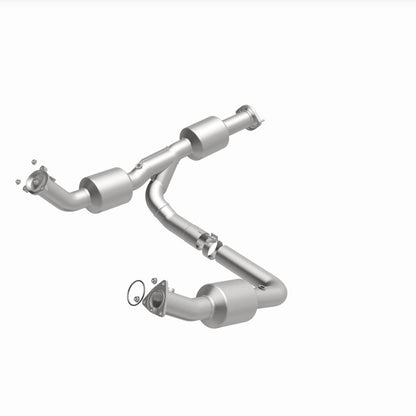 MagnaFlow 18-20 Chevrolet Express 2500 Single Underbody 4.3L Direct Fit Catalytic Converter