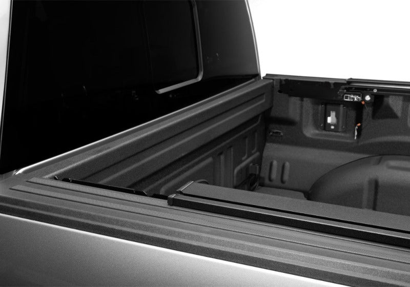 RealTruck 19-26 RAM 1500 5.7ft Bed (w/o MultiFunction Tailgate) RetraxPRO EZ-Off FRC-4000