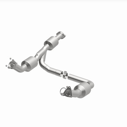 MagnaFlow 18-20 Chevrolet Express 2500 Single Underbody 4.3L Direct Fit Catalytic Converter