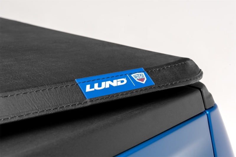 Lund 05-17 Nissan Frontier (5ft. Bed w/o Utility Track) Genesis Tri-Fold Tonneau Cover - Black