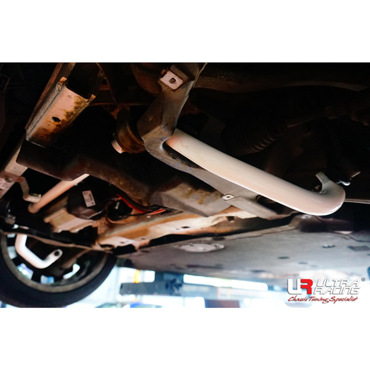 Ultra Racing - 27mm Front Sway Bar - BMW 5 SERIES (F10) 2010-2016 - UR-AF27-468