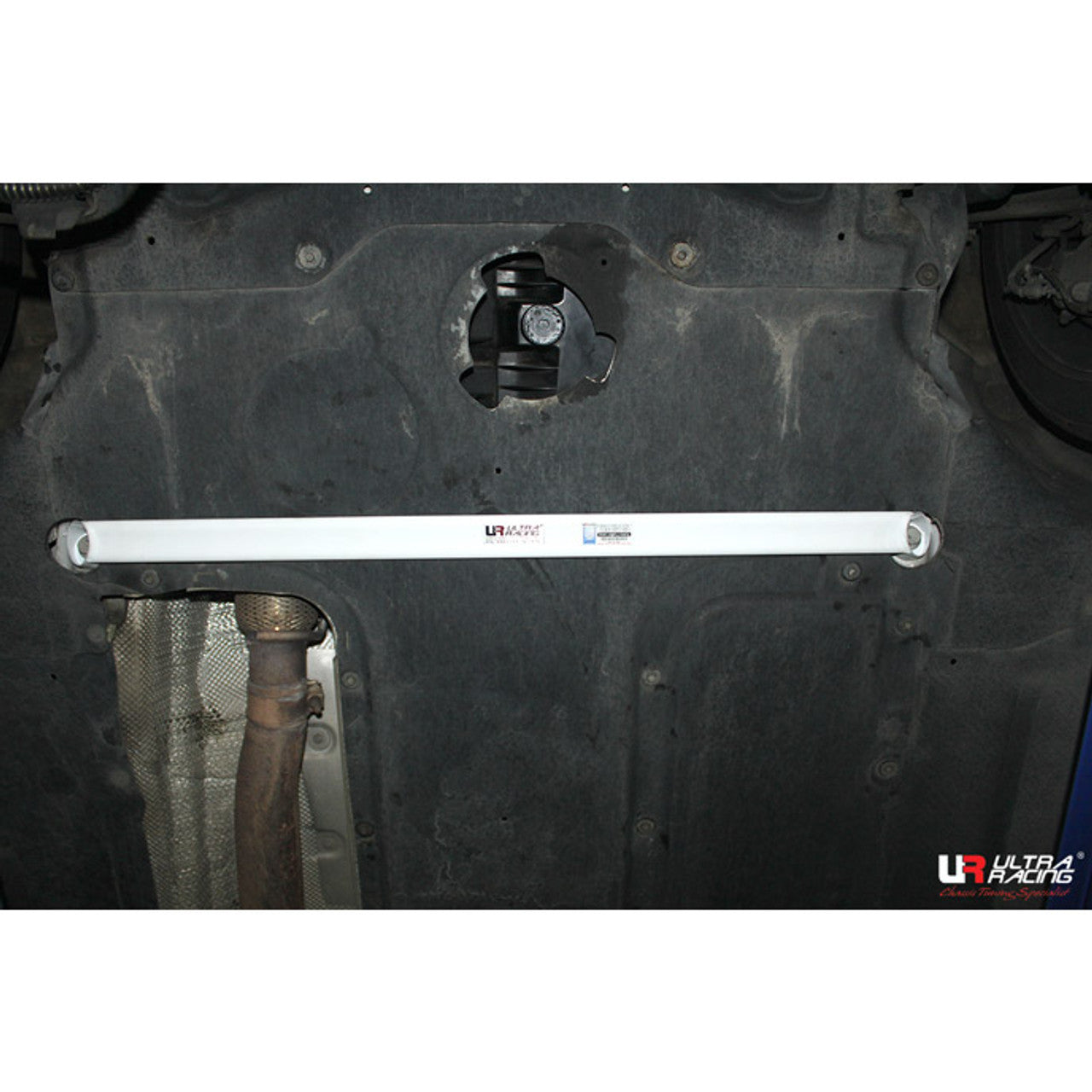 Ultra Racing - 2pt Front Lower Brace - BMW 5 SERIES (F10) 2010-2016 - UR-LA2-2155