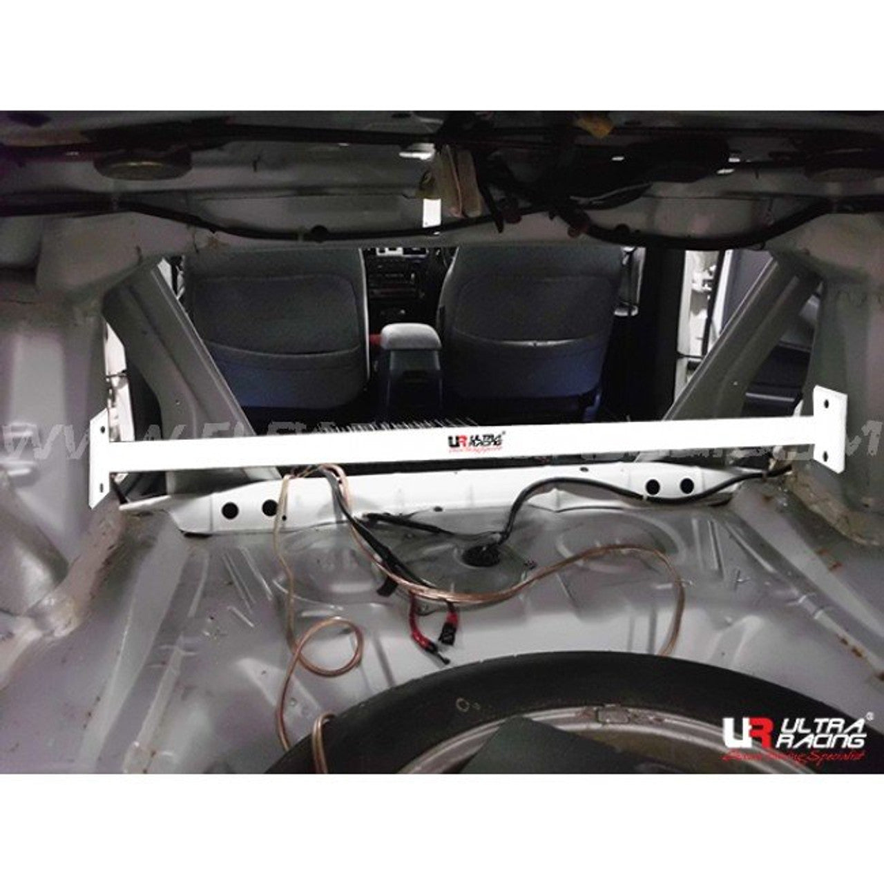Ultra Racing - 2pt Rear Strut Brace - HONDA ACCORD (CG) 1998-2002 - UR-RE2-2552