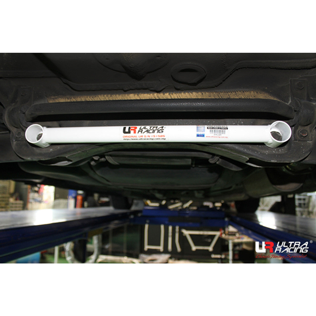 Ultra Racing - 2pt Rear Lower Brace - Acura RSX (DC5) 2002-2006 - UR-RL2-976