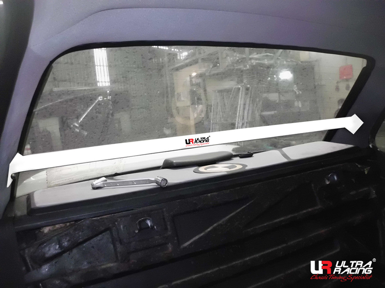 Ultra Racing - 2pt Rear Upper Brace - BMW 3 SERIES (E30) 1982-1994 - UR-RU2-3135A