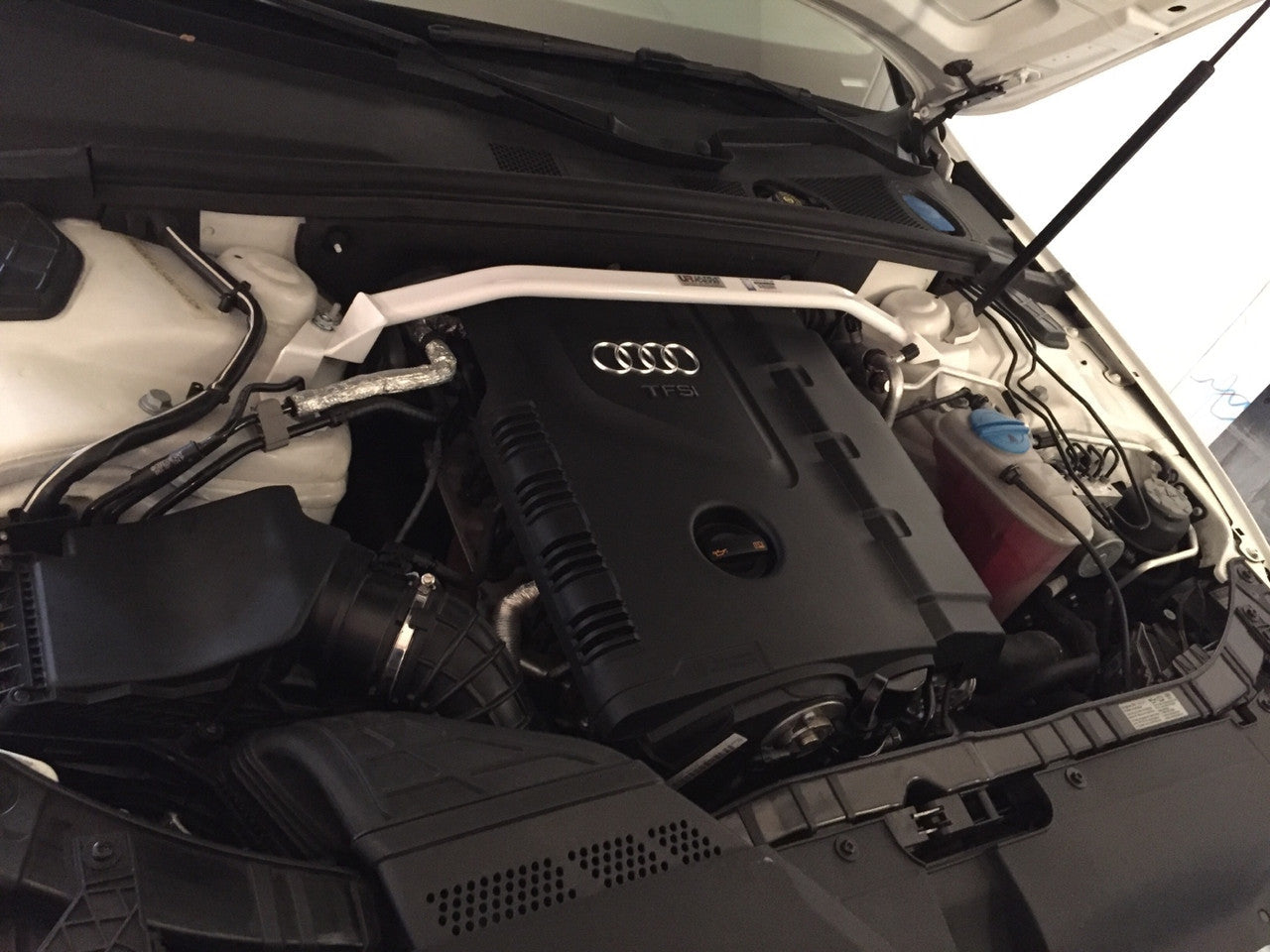 Ultra Racing - 2pt Front Strut Tower Brace - Audi A4 / S4 - UR-TW2-1412