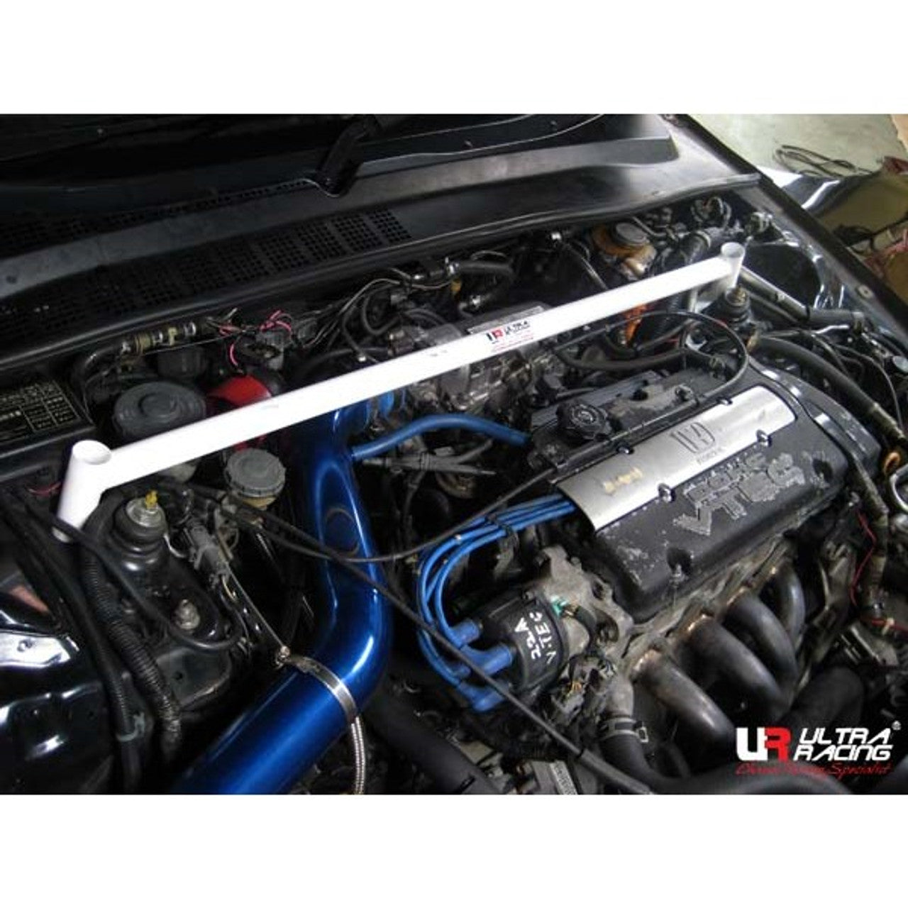 Ultra Racing - 2pt Front Strut Tower Brace - 1994-2001 Acura Integra - UR-TW2-339