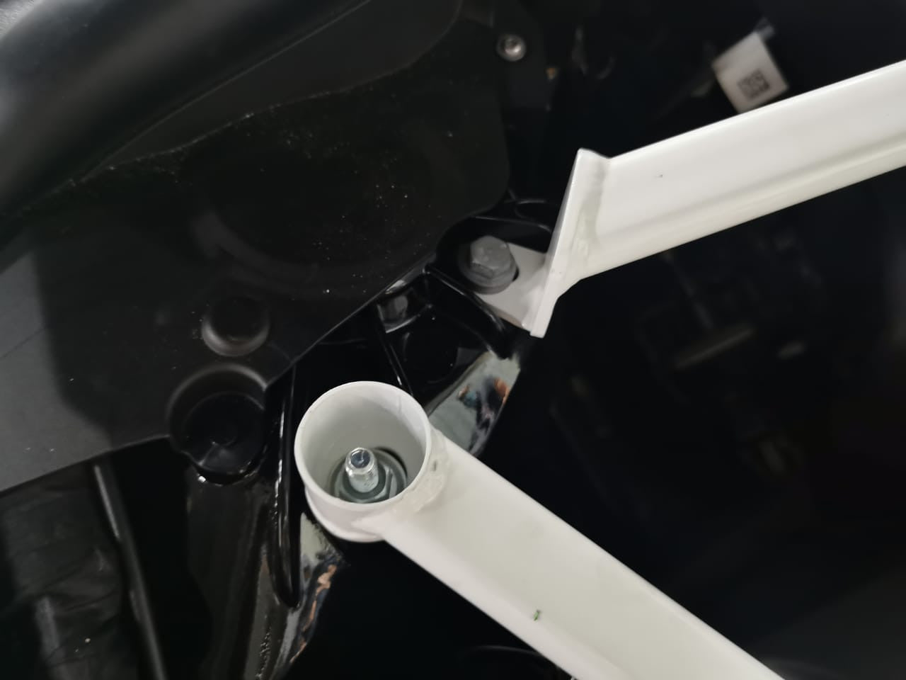 Ultra Racing - 2pt Front Strut Tower Brace - BMW Z4 (G29) 2019-2022 - UR-TW2-4226