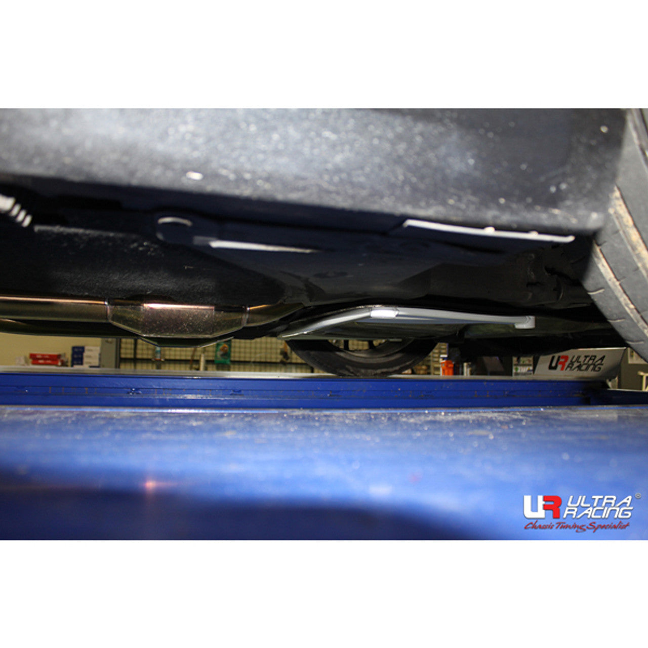 Ultra Racing - 4pt Front Lower Brace - BMW 3 SERIES M3 (E92 COUPE) 2006-2013 - UR-LA4-2759