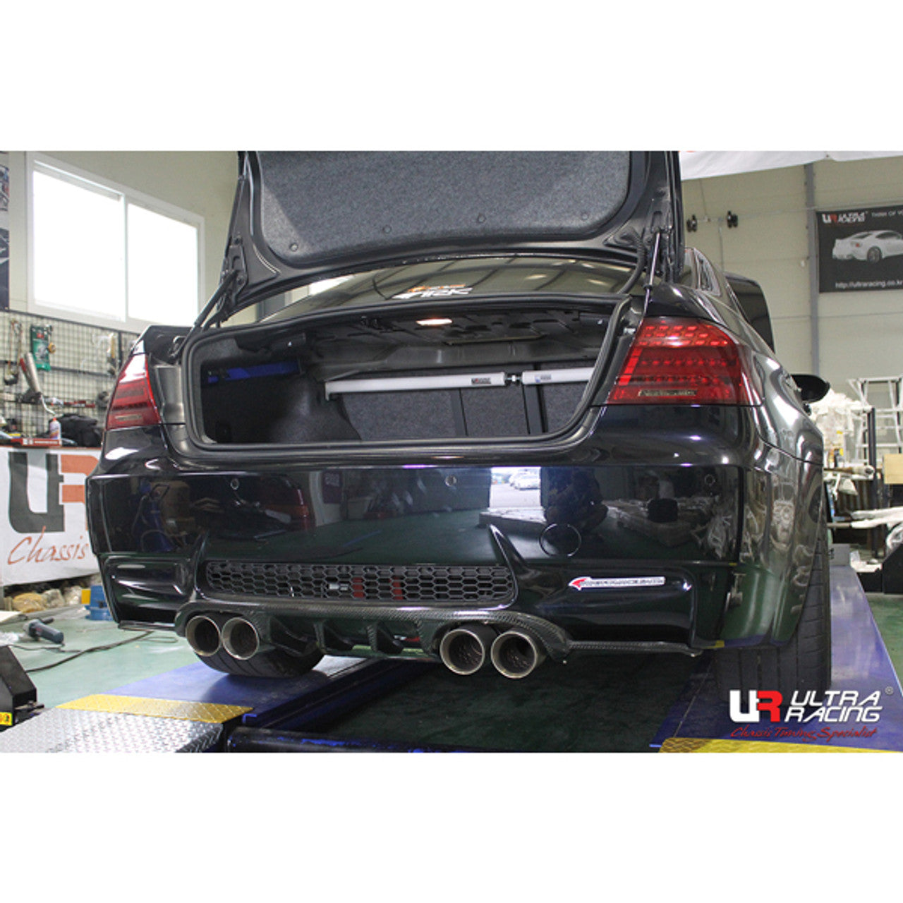 Ultra Racing - 2pt Rear Strut Brace - BMW 3 SERIES M3 (E92 COUPE) 2006-2013 - UR-RE2-2758A