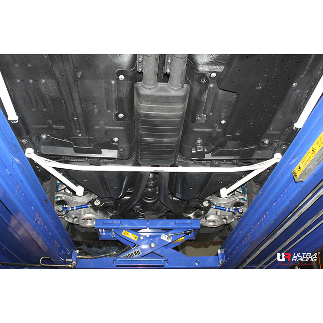 Ultra Racing - 4pt Rear Lower Brace - FORD MUSTANG (S550) 2015-2021 - UR-RL4-3437
