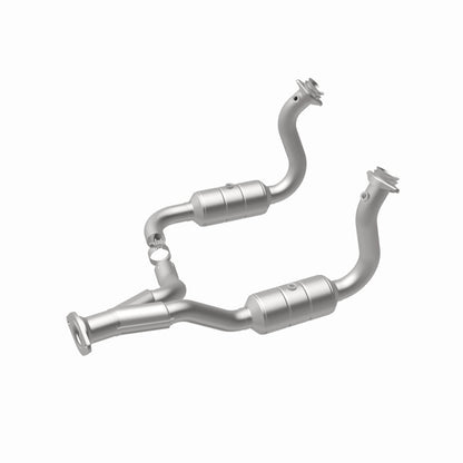 MagnaFlow 08-10 Ford F-350 Super Duty 6.8L Direct Fit Converter