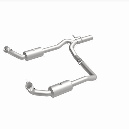 MagnaFlow 09-13 Ford E-350 Super Duty V10 6.8 OEM Underbody Direct Fit Catalytic Converter