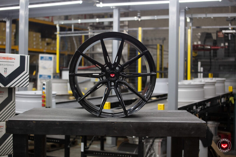 Vossen EVO-2R 21x13 / 5x120 / ET15 / 66.9 - Gloss Black Wheel - (C8 Z06 / E-Ray - Rear)