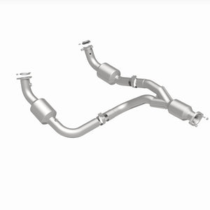 Magnaflow 12-20 Chevrolet Express 4500 Underbody 6.0L Direct Fit Catalytic Converter