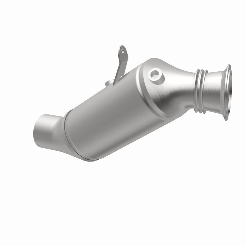 MagnaFlow Direct Fit Catalytic Converter 2015 BMW 640i/740i Underbody