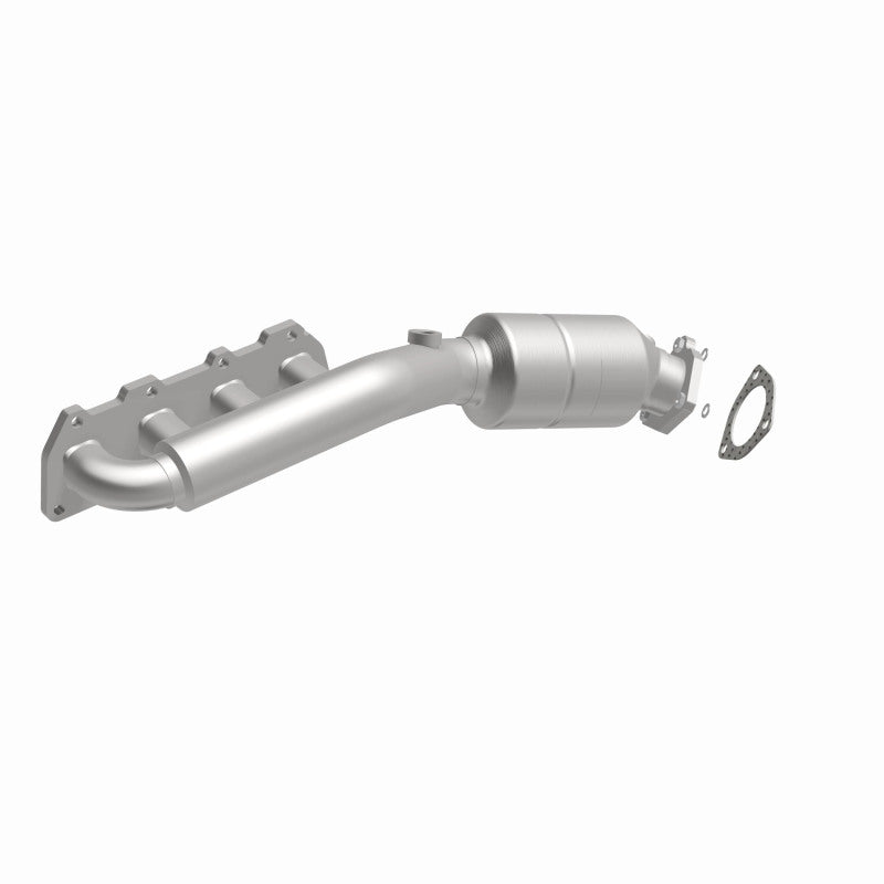 MagnaFlow Direct Fit Catalytic Converter 02-04 VW Passat 4.0L