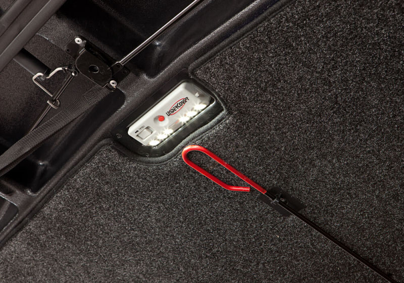 UnderCover 19-20 Chevy Silverado 1500 5.8ft Elite LX Bed Cover - Glory Red