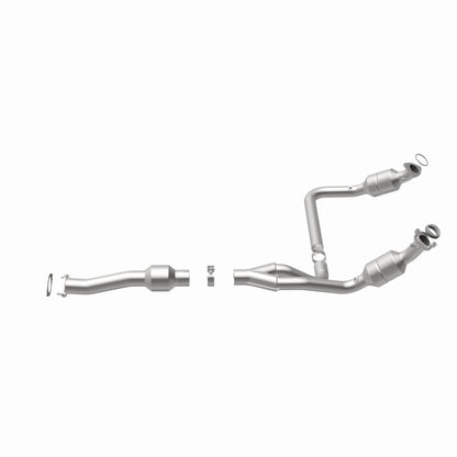 MagnaFlow Direct Fit Catalytic Converter 2011-2014 Express 1500 4.3L Underbody