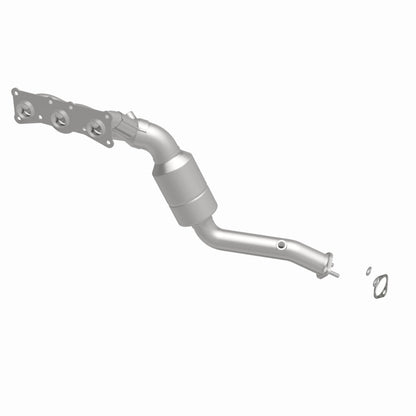 MagnaFlow Direct Fit Catalytic Converter 2008-2010 BMW 528i/528i xDrive 3.0L Underbody