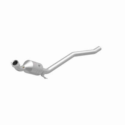 MagnaFlow Direct Fit Catalytic Converter 2006-2011 R350 3.5 L Underbody