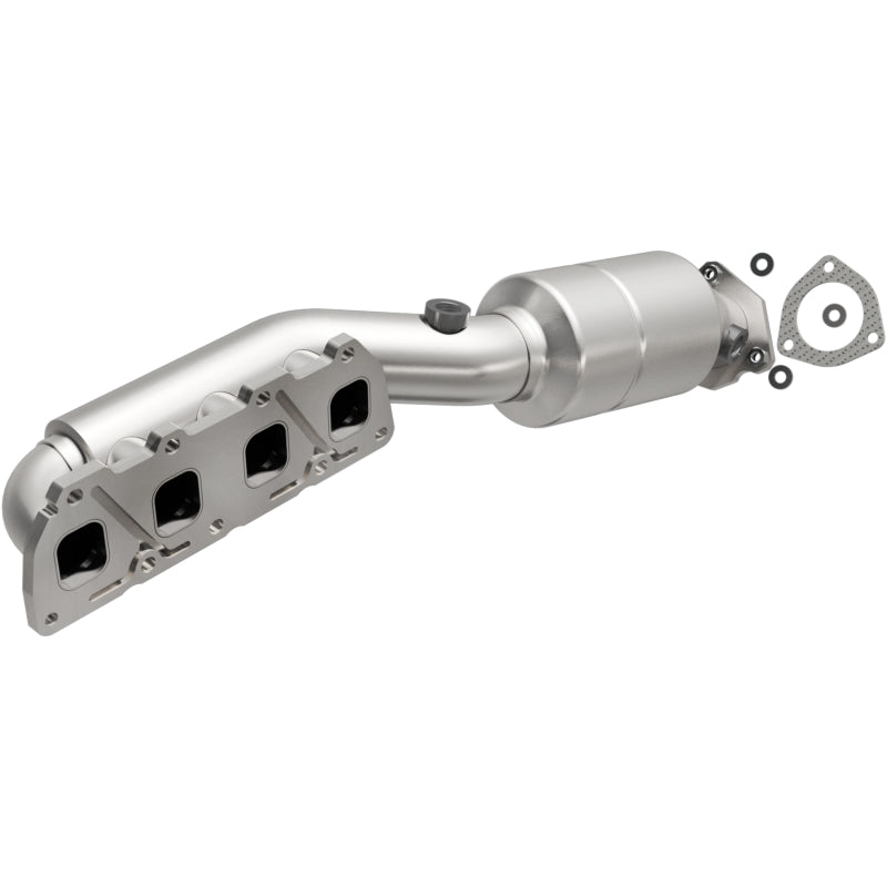 MagnaFlow Direct Fit Catalytic Converter 02-04 VW Passat 4.0L