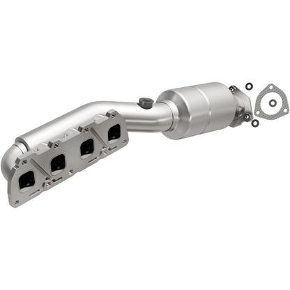 MagnaFlow Direct Fit Catalytic Converter 02-04 VW Passat 4.0L