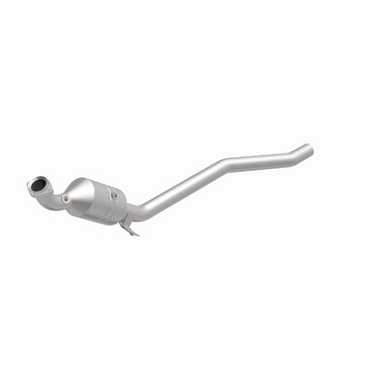 MagnaFlow Direct Fit Catalytic Converter 2006-2011 R350 3.5 L Underbody