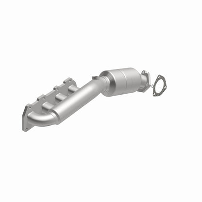 MagnaFlow Direct Fit Catalytic Converter 02-04 VW Passat 4.0L