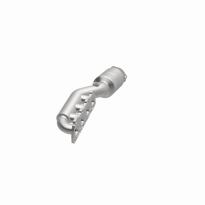 MagnaFlow Direct Fit Catalytic Converter 02-04 VW Passat 4.0L