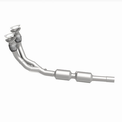 MagnaFlow Direct Fit Catalytic Converter 02-05 Golf 2.8L Underbody