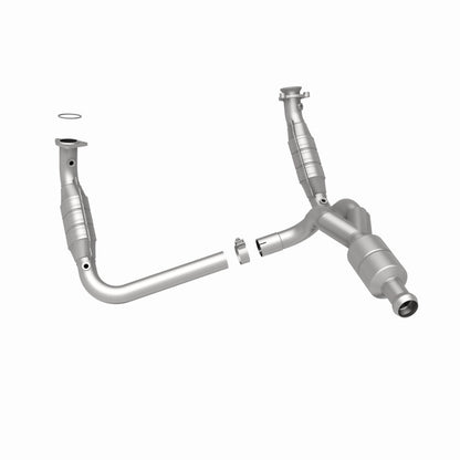 MagnaFlow Direct Fit Catalytic Converter 10-13 GMC Sierra 1500 V6 4.3L