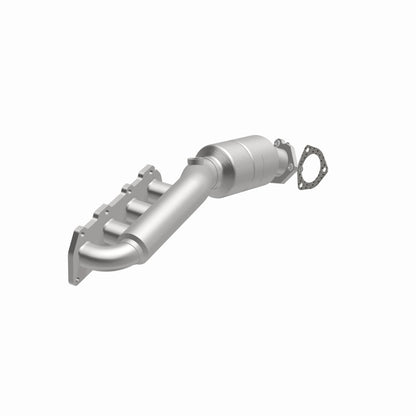 MagnaFlow Direct Fit Catalytic Converter 02-04 Volkswagen Passat 4.0L