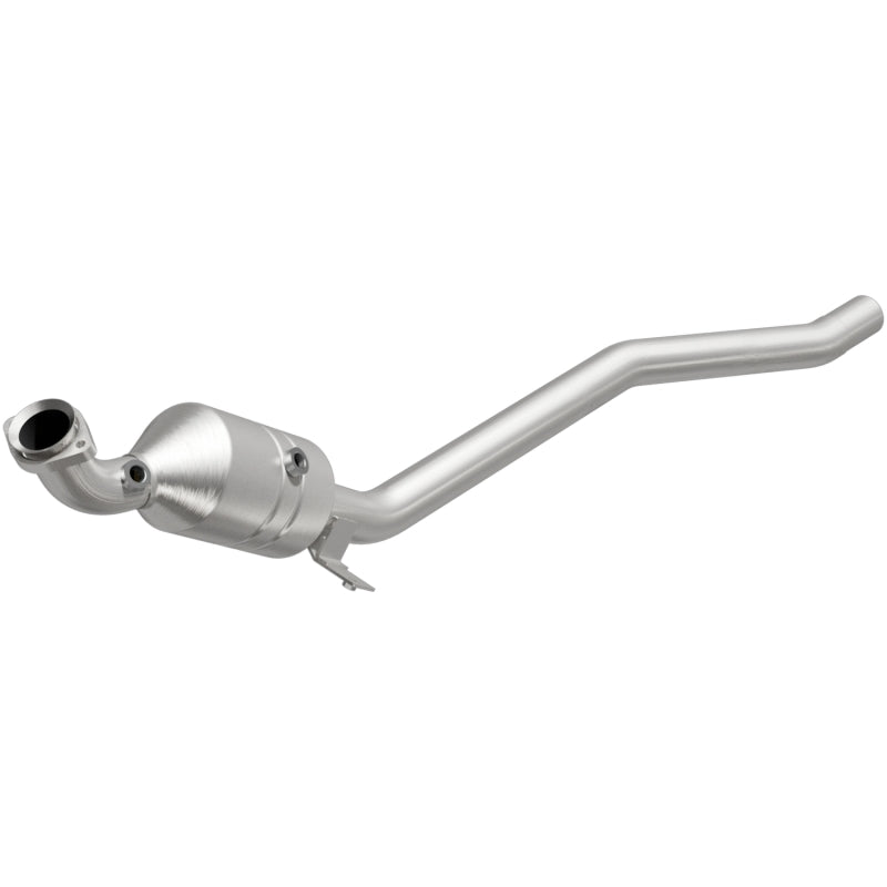 MagnaFlow Direct Fit Catalytic Converter 2006-2011 R350 3.5 L Underbody