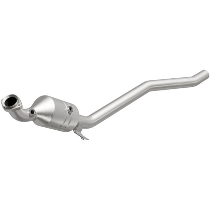 MagnaFlow Direct Fit Catalytic Converter 2006-2011 R350 3.5 L Underbody