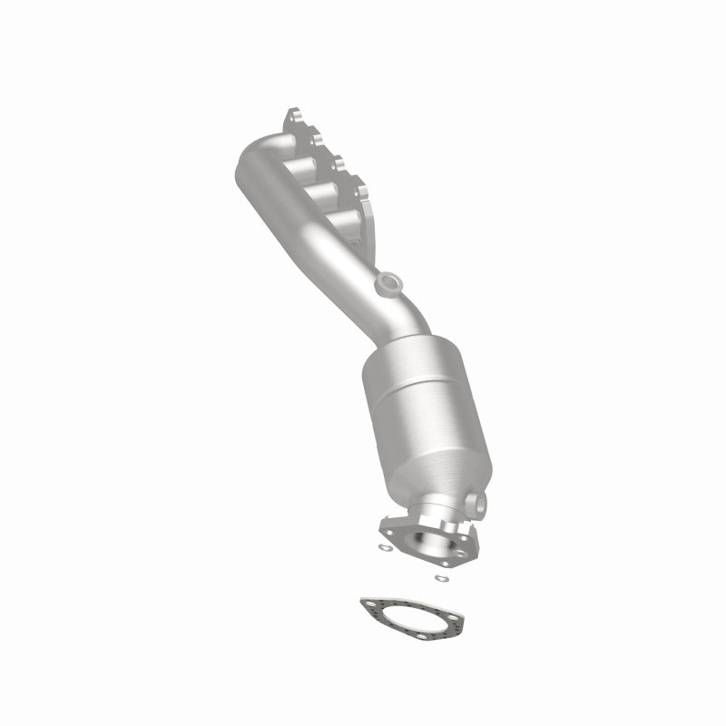MagnaFlow Direct Fit Catalytic Converter 02-04 Volkswagen Passat 4.0L
