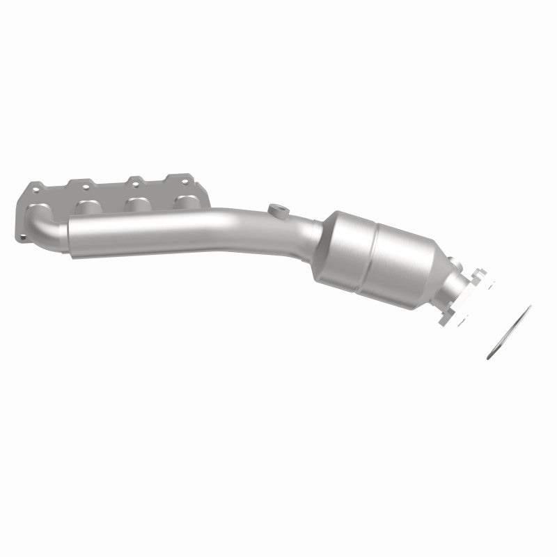 MagnaFlow Direct Fit Catalytic Converter 02-04 Volkswagen Passat 4.0L