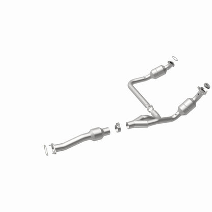 MagnaFlow Direct Fit Catalytic Converter 2011-2014 Express 1500 4.3L Underbody