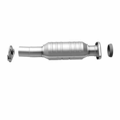 MagnaFlow Direct Fit Catalytic Converter 04-06 Toyota Sienna 3.3L AWD Rear