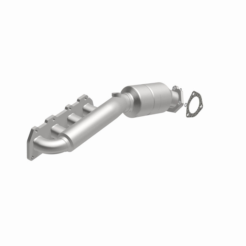 MagnaFlow Direct Fit Catalytic Converter 02-04 Volkswagen Passat 4.0L