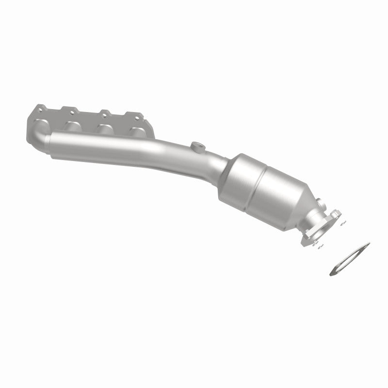 MagnaFlow Direct Fit Catalytic Converter 02-04 Volkswagen Passat 4.0L