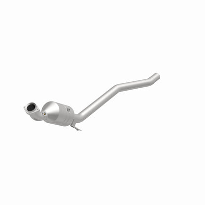 MagnaFlow Direct Fit Catalytic Converter 2006-2011 R350 3.5 L Underbody