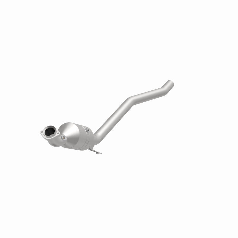 MagnaFlow Direct Fit Catalytic Converter 2006-2011 R350 3.5 L Underbody